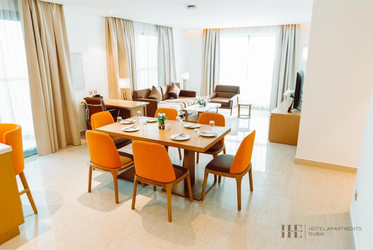 He Hotel Apartments 迪拜 客房 照片 A living room at the hotel