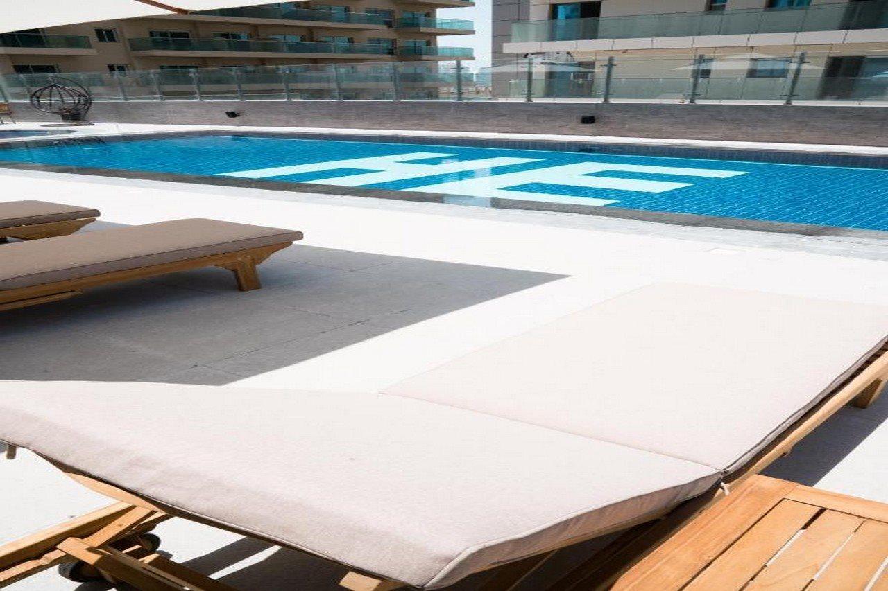 He Hotel Apartments 迪拜 外观 照片 A pool cover